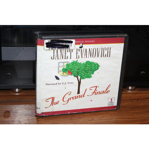 The Grand Finale CD by Janet Evanovich (2009, CD)