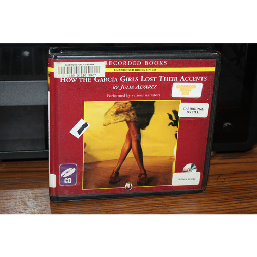 How the Garcia Girls Lost Their Accents by Julia Alvarez (2006, CD)