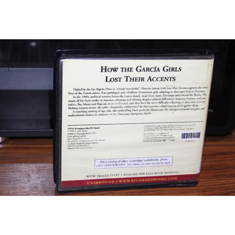 How the Garcia Girls Lost Their Accents by Julia Alvarez (2006, CD)