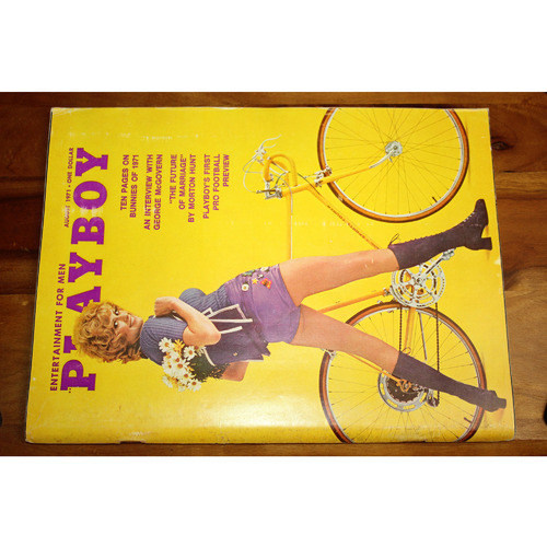 99274: 1971 Playboy Magazine August Aug 1971