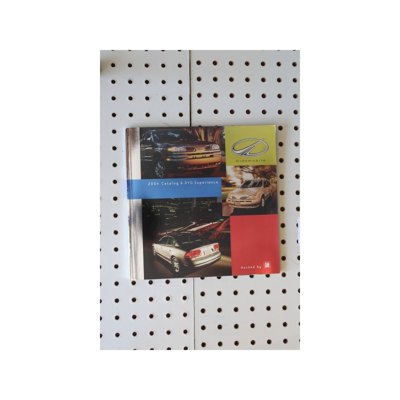 2004 Oldsmobile  Catalog w/ DVD Product Line-Up