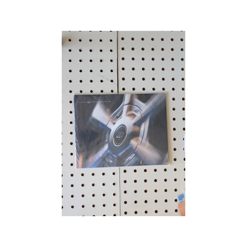 2001 Oldsmobile  Brochure Product Line-Up