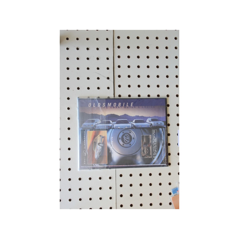 2001 Oldsmobile  Brochure Product Line-Up