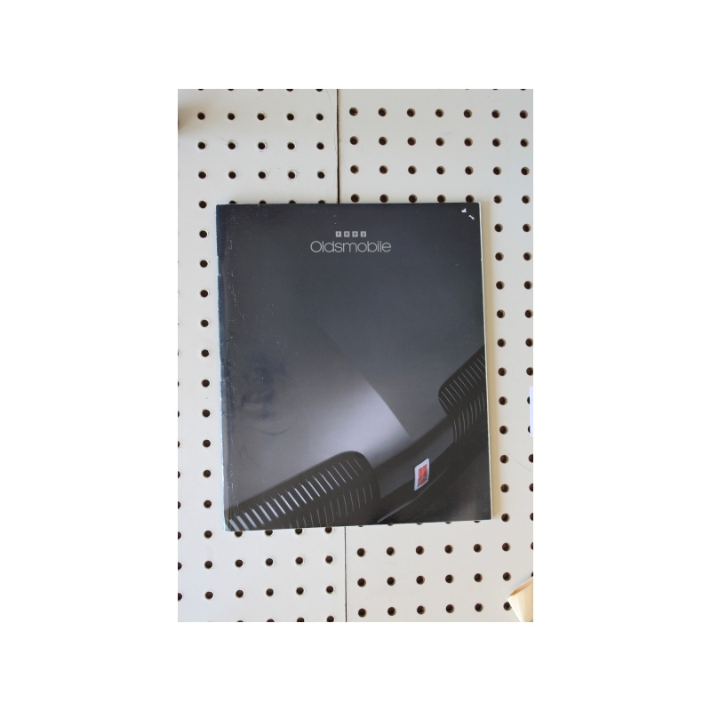 1993 Oldsmobile  Brochure Product Line-Up  82 Pages