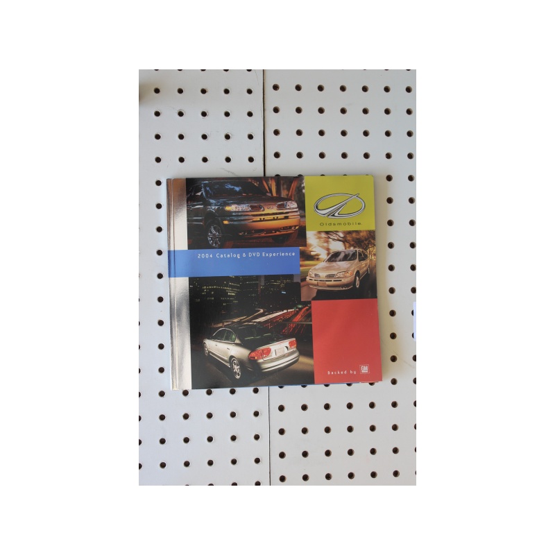 2004 Oldsmobile  Catalog w/ DVD Product Line-Up