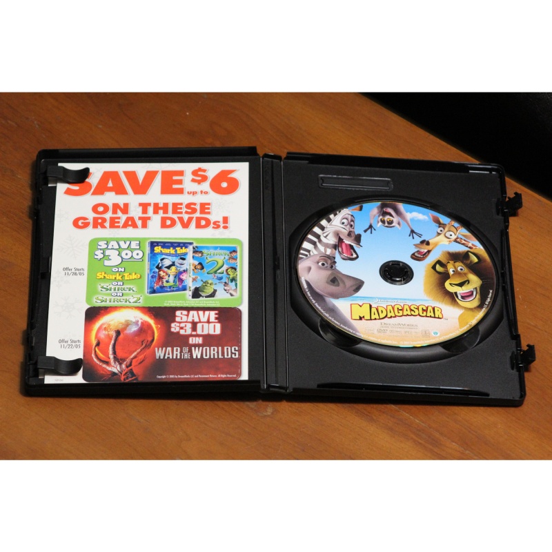 Thr Penguins In A Christmas Caper Madagascar DVD:6621